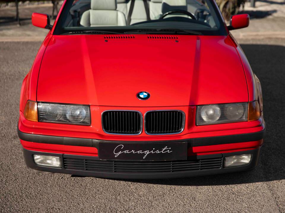 Bild 14/92 von BMW 325i (1994)