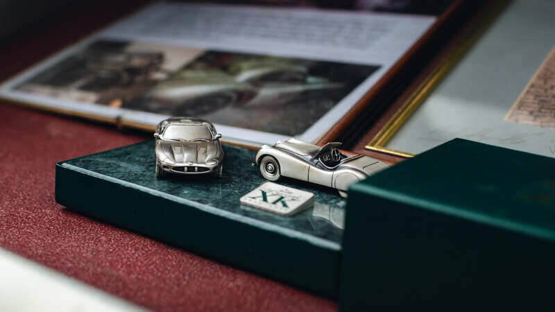 Image 38/43 de Jaguar XK 120 FHC (1952)