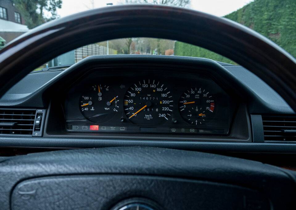 Bild 8/8 von Mercedes-Benz E 220 (1994)