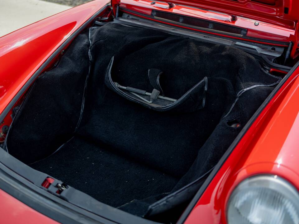 Image 29/45 de Porsche 911 Carrera RS (1990)