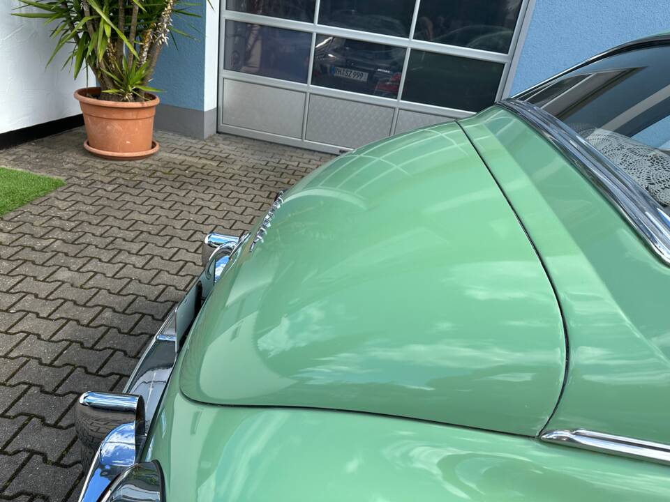 Image 38/82 of Packard Deluxe (1950)