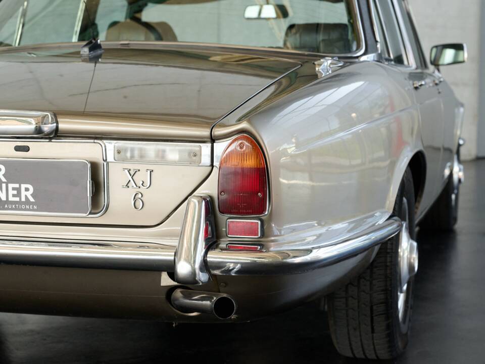 Bild 32/50 von Jaguar XJ 6 L 4.2 (1975)