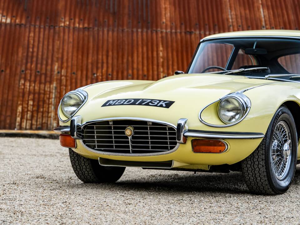 Bild 4/30 von Jaguar E-Type V12 (2+2) (1971)