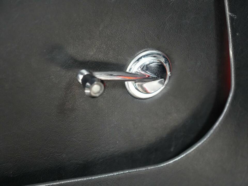 Image 8/50 of Austin-Healey 3000 Mk II (BJ7) (1964)