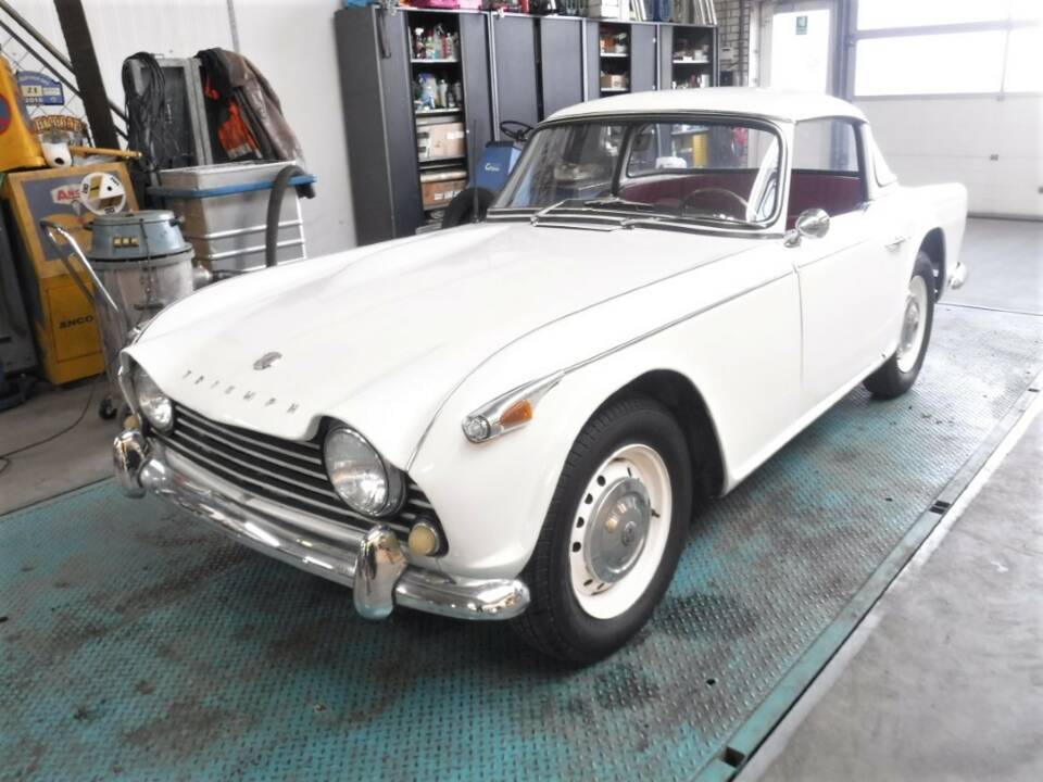 Image 2/50 of Triumph TR 4A (1967)