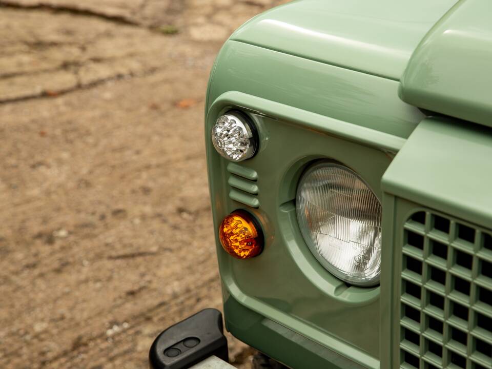 Bild 36/50 von Land Rover Defender 90 TD4 (2008)