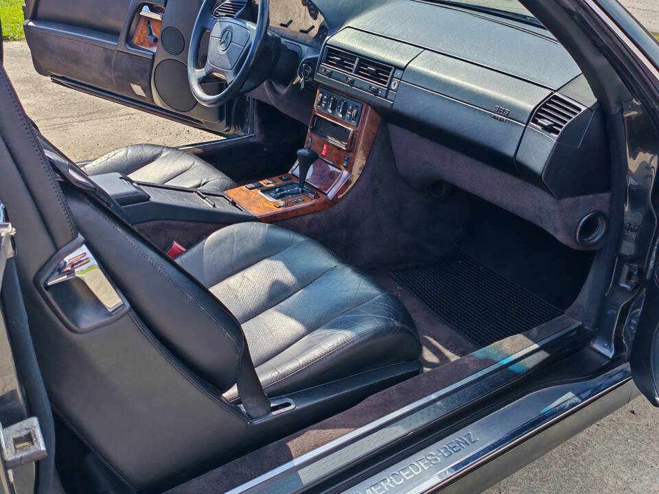 Image 28/42 of Mercedes-Benz 300 SL-24 (1992)
