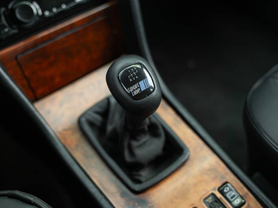 Bild 43/50 von Mercedes-Benz 300 E-24 (1989)