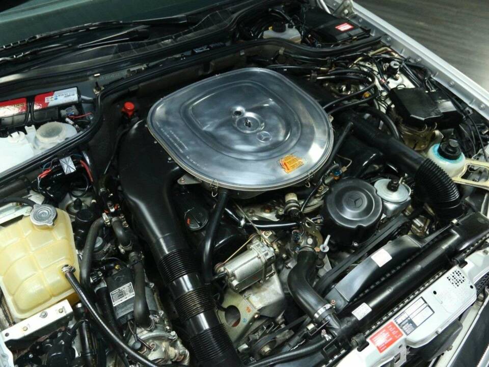 Afbeelding 40/50 van Mercedes-Benz 560 SEC (1991)