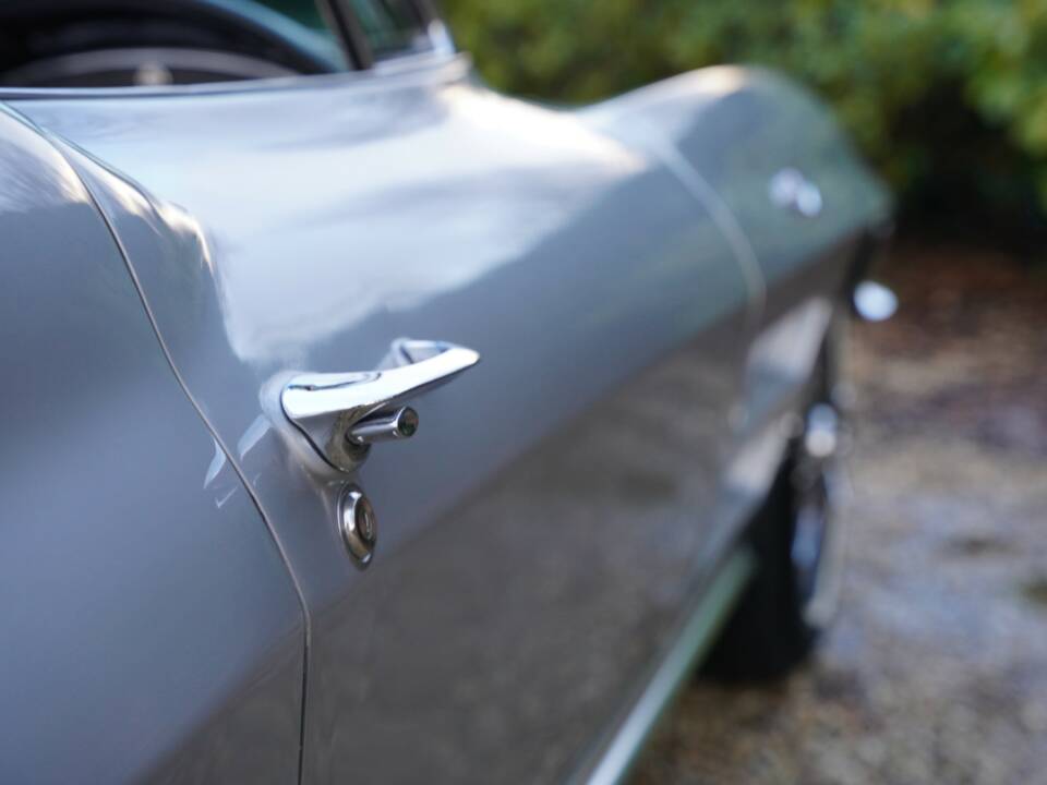 Immagine 11/50 di Chevrolet Corvette Sting Ray Convertible (1964)