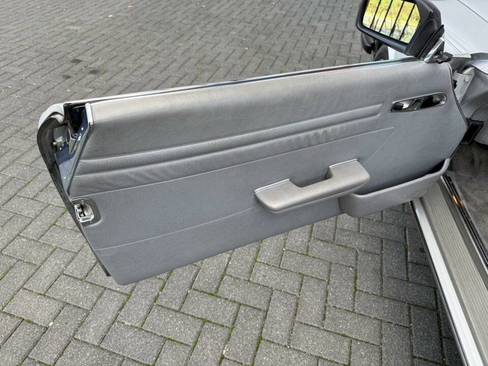 Image 22/36 de Mercedes-Benz 560 SL (1987)