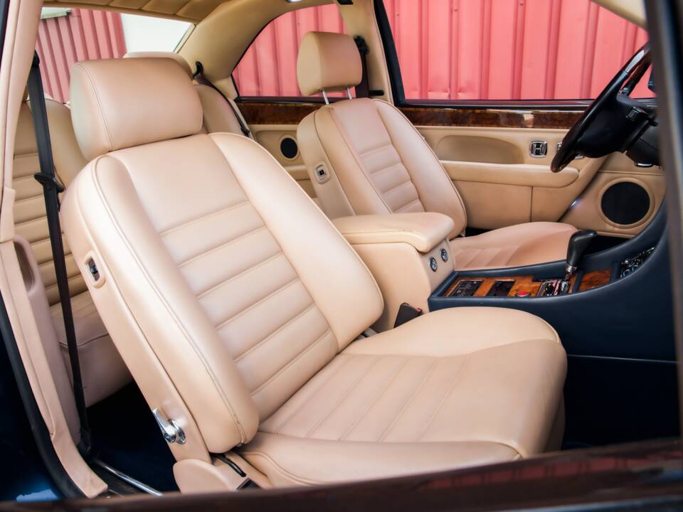 Image 14/20 de Bentley Continental R (1997)