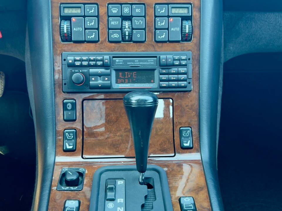 Immagine 16/32 di Mercedes-Benz 400 SE (1993)