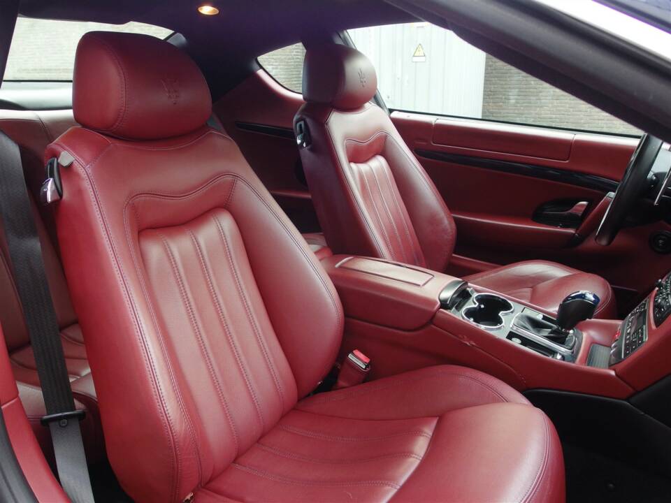 Image 60/99 of Maserati GranTurismo 4.2 (2008)