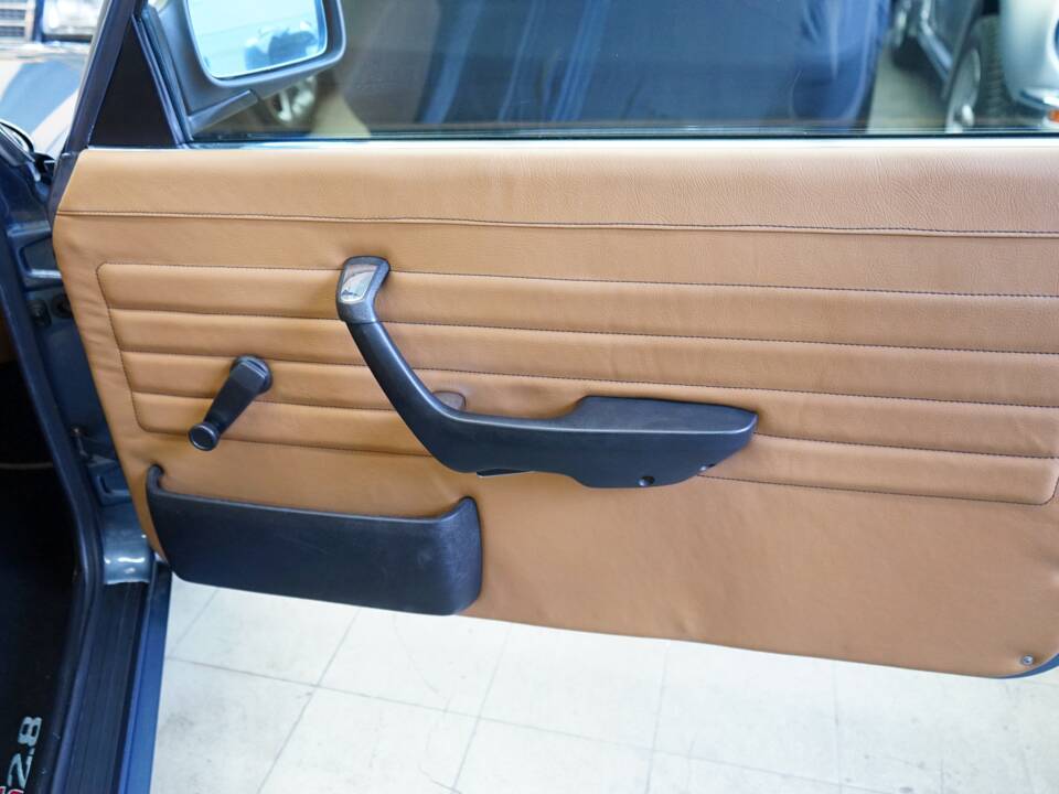 Image 19/56 of BMW 323i (1980)