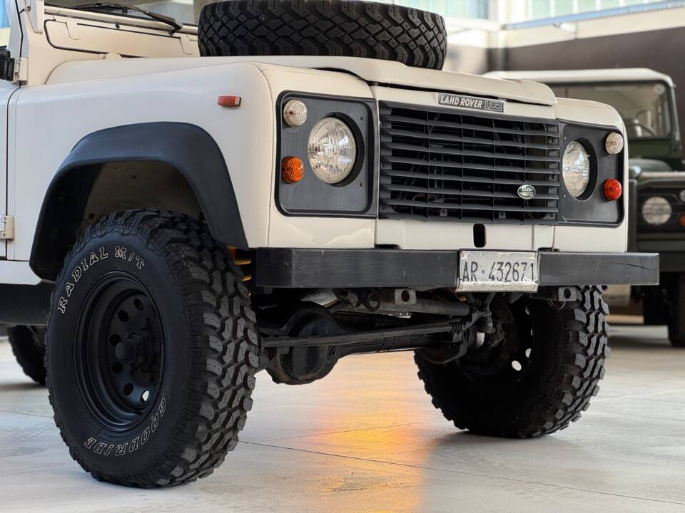 Image 7/45 de Land Rover Defender 110 (1991)