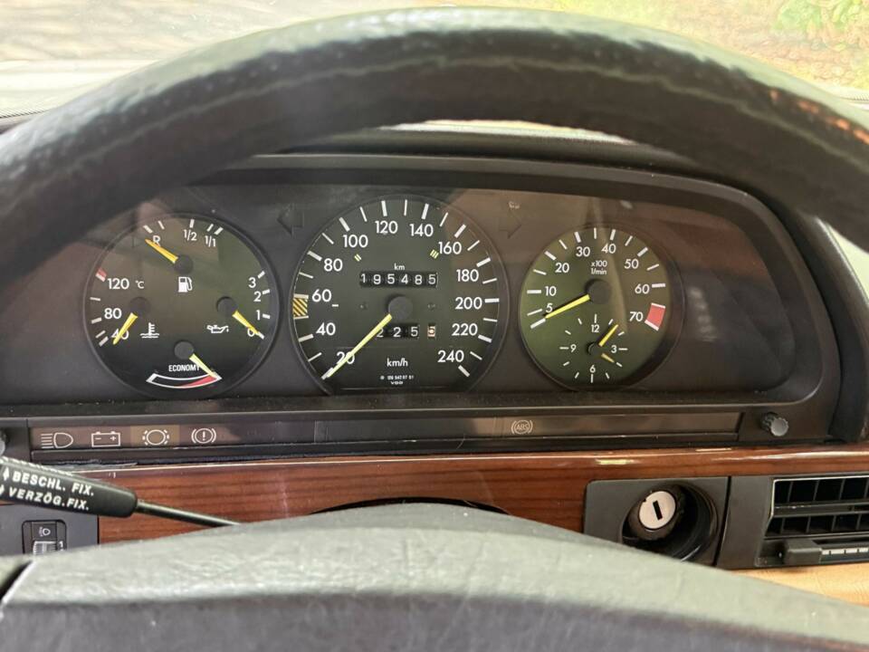 Immagine 11/20 di Mercedes-Benz 280 SE (1983)