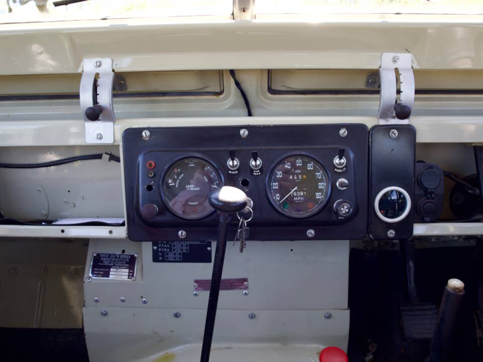 Image 13/14 of Land Rover 109 (1971)