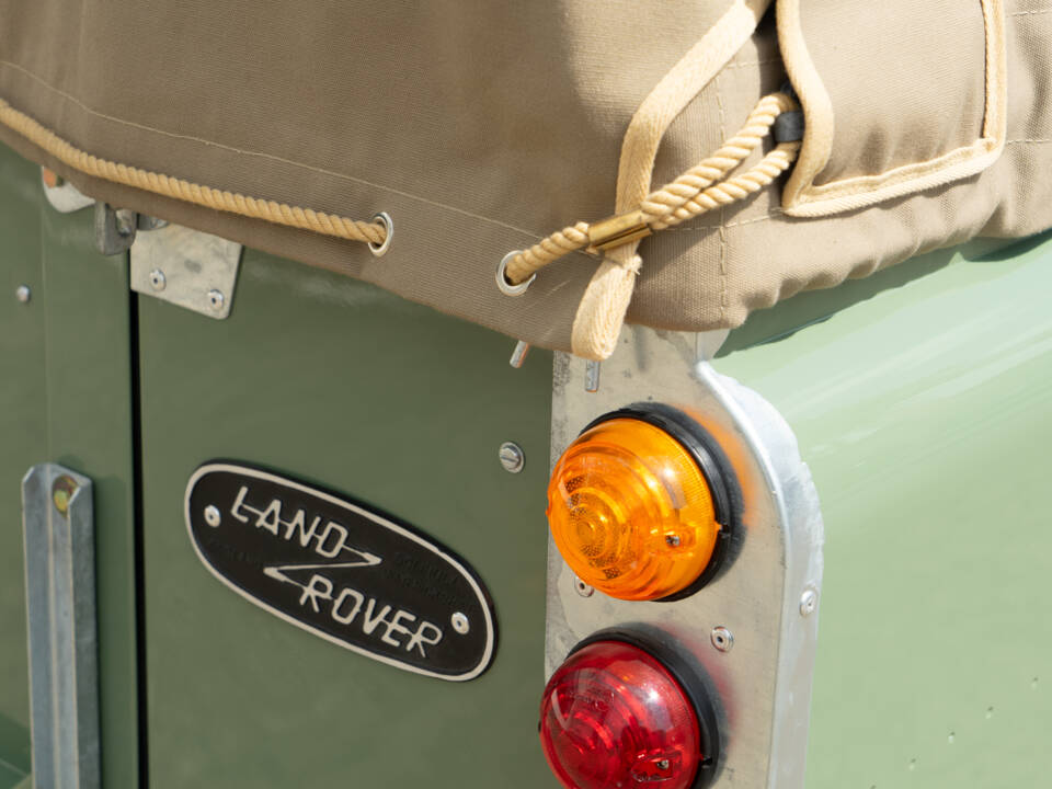 Image 9/30 of Land Rover 88 (1971)