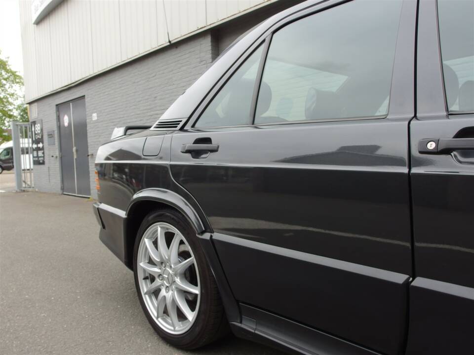 Immagine 21/98 di Mercedes-Benz 190 E 2.3-16 (1985)