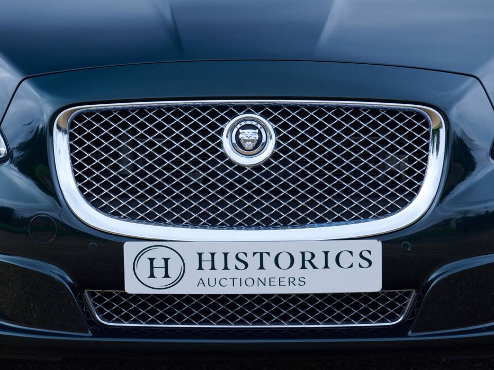 Image 12/50 of Jaguar XJ 5.0 (2010)