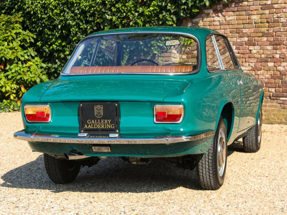 Bild 32/50 von Alfa Romeo Giulia 1300 GT Junior (1972)