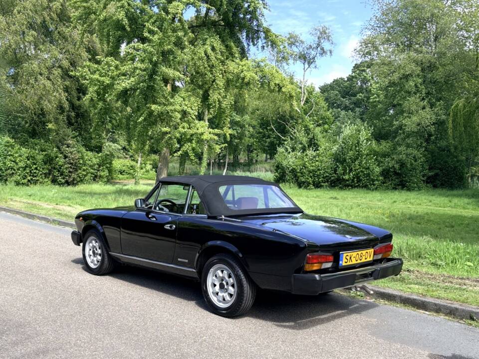 Afbeelding 12/23 van FIAT 124 Pininfarina Spidereuropa (1984)