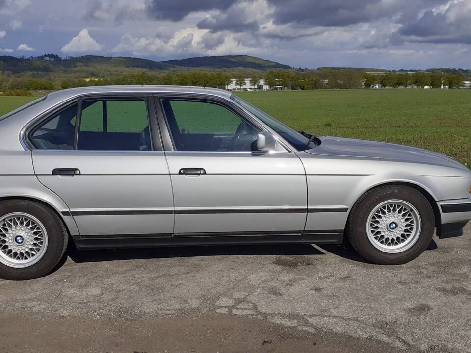 Afbeelding 21/31 van BMW 525i (1990)