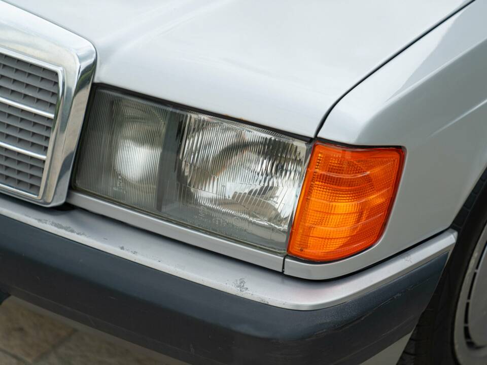 Image 17/50 of Mercedes-Benz 190 E 1.8 (1991)