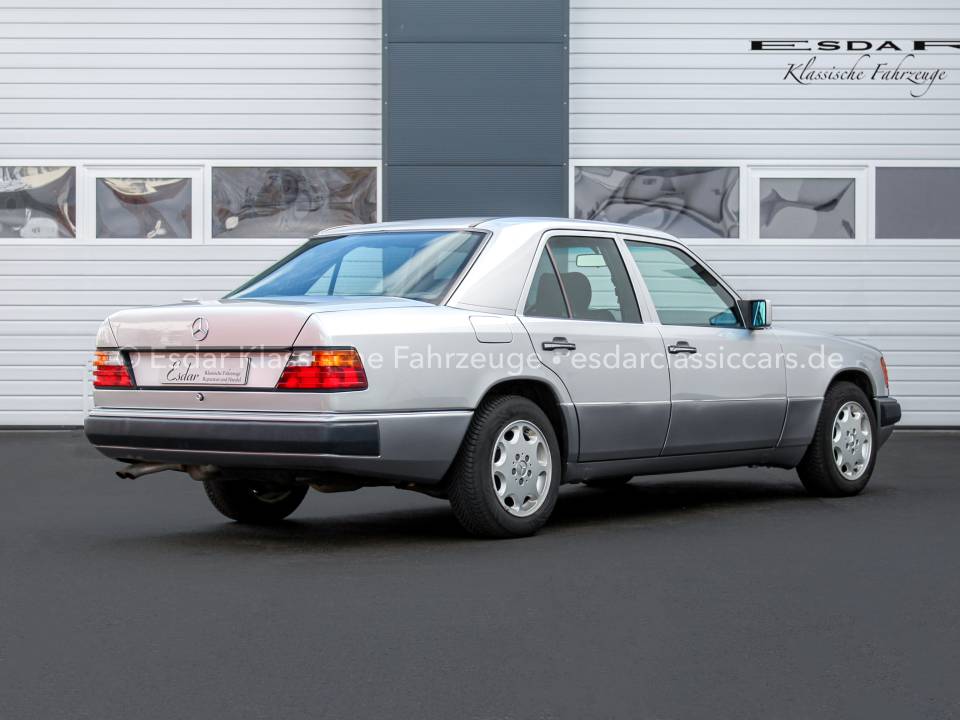 Bild 2/33 von Mercedes-Benz 260 E (1991)