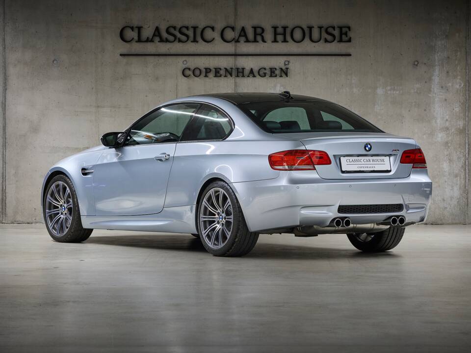 Image 6/100 of BMW M3 (2006)