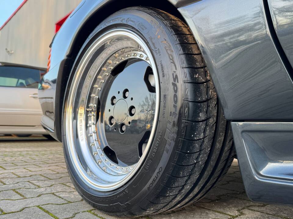 Image 27/37 de Mercedes-Benz 500 SL 6.0 AMG (1990)