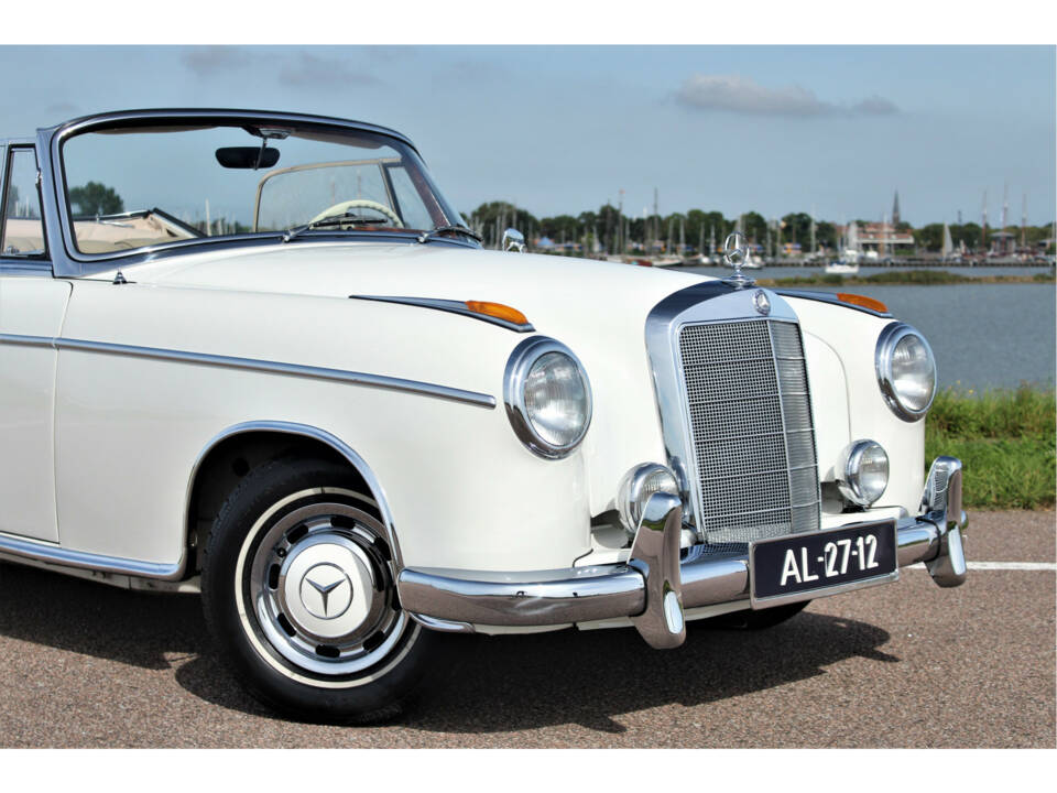 Image 27/35 of Mercedes-Benz 220 SE Cabriolet (1959)