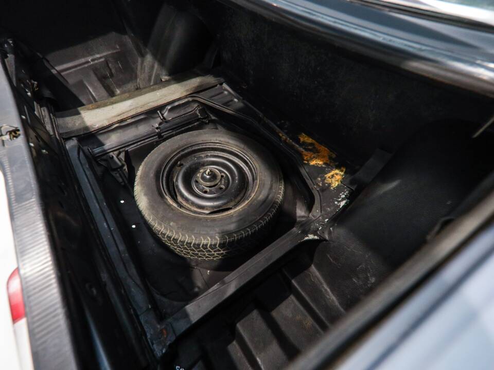 Bild 17/18 von Mercedes-Benz 230 C (1977)