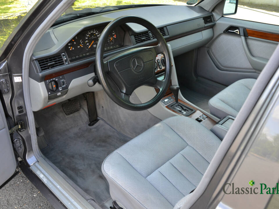 Bild 9/44 von Mercedes-Benz E 280 T (1994)