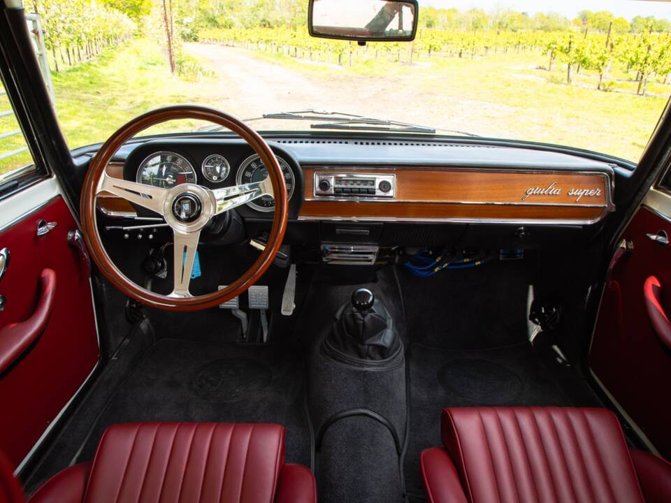 Image 34/50 de Alfa Romeo Giulia Nuova Super 1600 (1968)