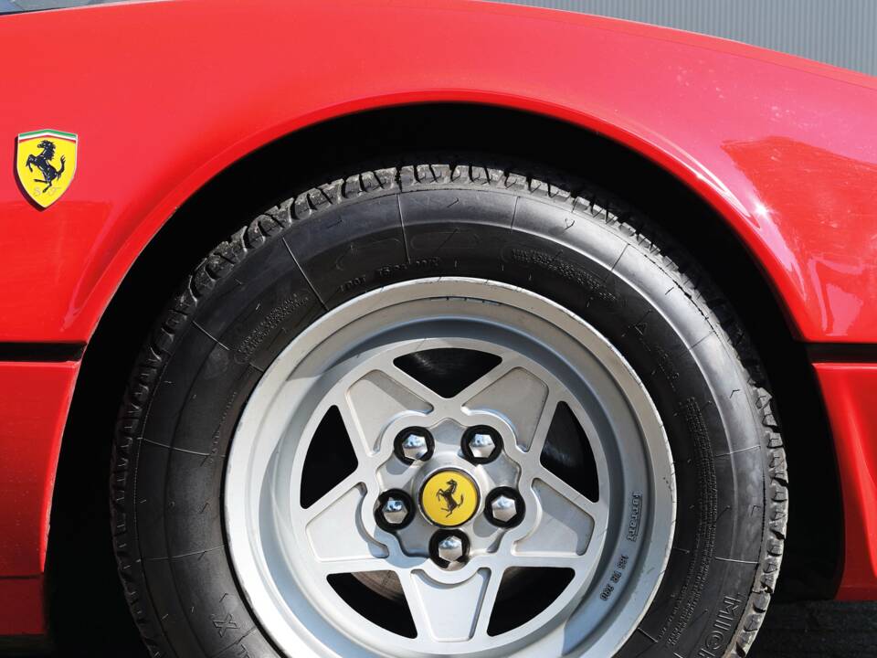 Image 18/61 of Ferrari 308 GTBi (1982)