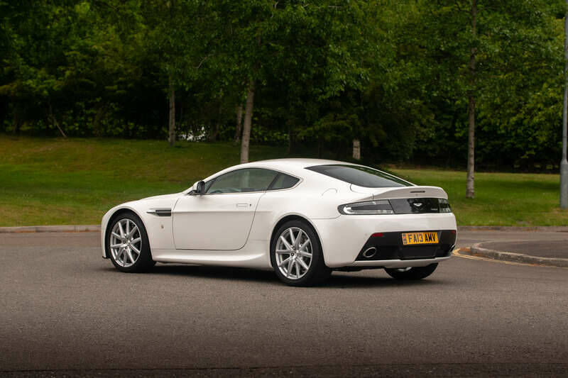 Bild 22/50 von Aston Martin V8 Vantage (2013)