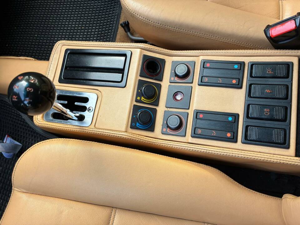 Image 35/51 of Ferrari 208 GTS Turbo (1987)