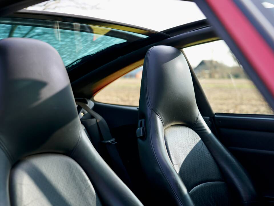 Image 28/46 of Porsche 911 Carrera (1997)
