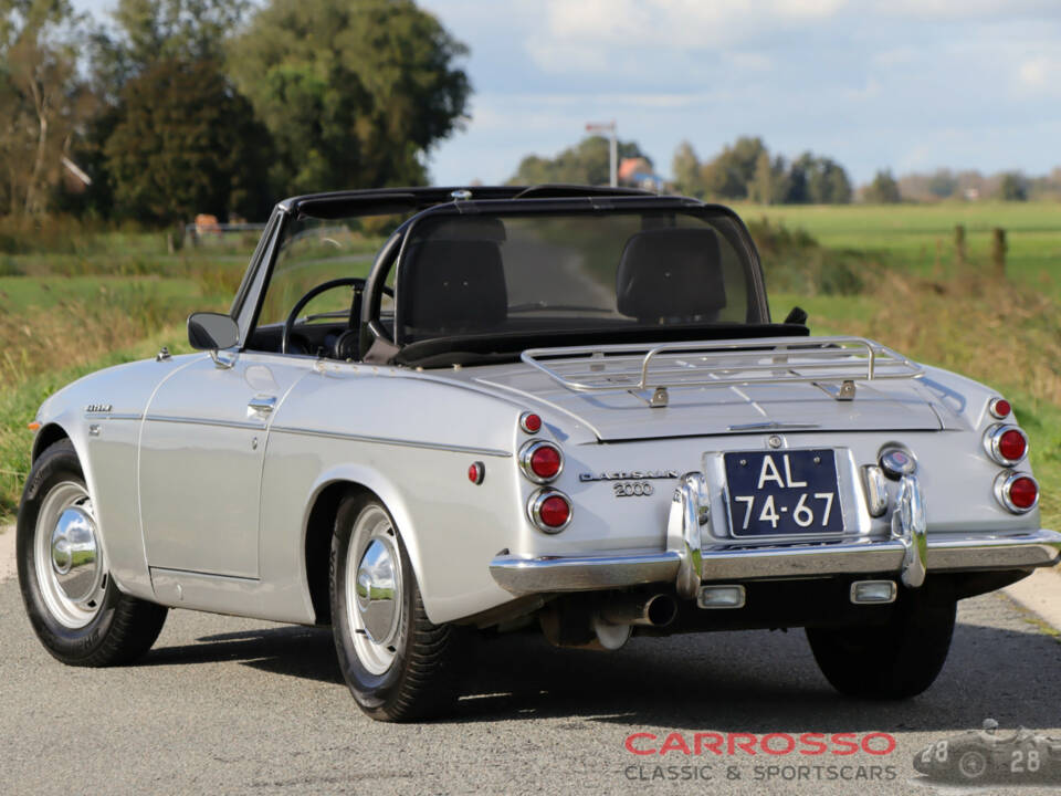 Image 3/42 of Datsun Fairlady 2000 (1969)