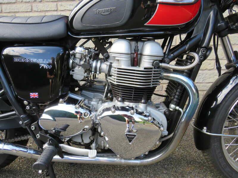 Image 3/39 of Triumph Bonneville T100 (2005)