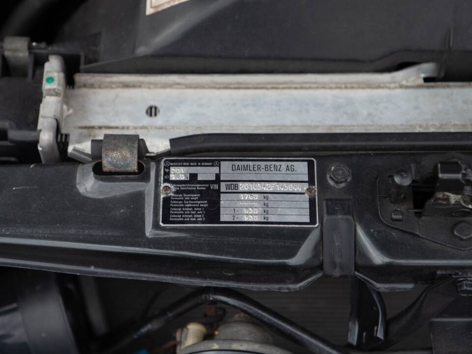 Bild 26/27 von Mercedes-Benz 190 E 2.3-16 (1985)