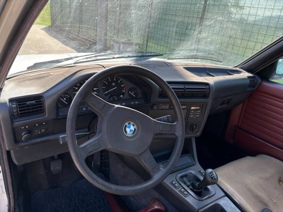 Image 7/14 of BMW 320i (1987)