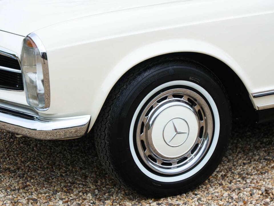 Image 19/50 de Mercedes-Benz 280 SL (1971)