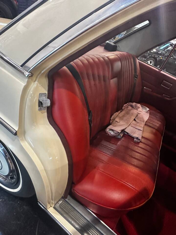 Image 20/21 of Mercedes-Benz 240 D 3,0 (1976)