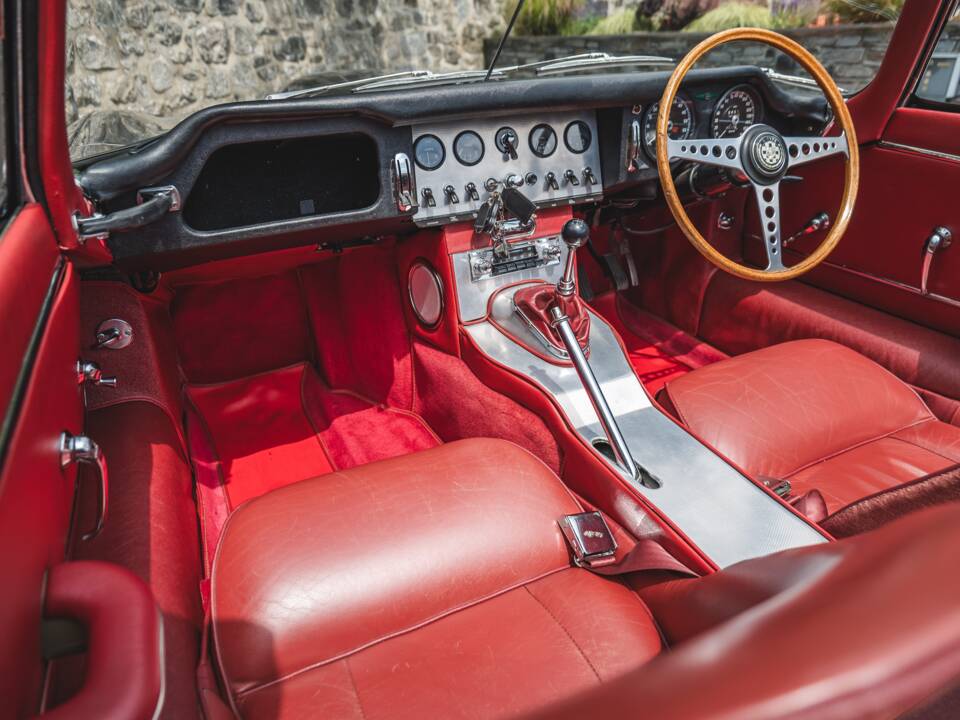 Image 33/50 of Jaguar Type E 3.8 (1963)