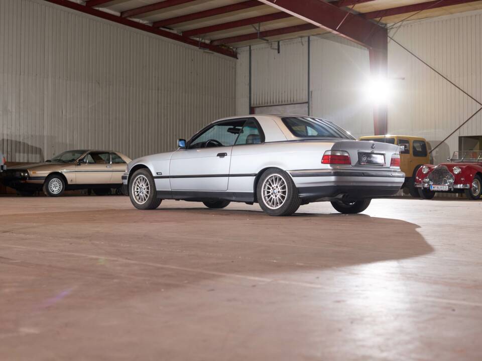 Immagine 8/27 di BMW 328i (1995)