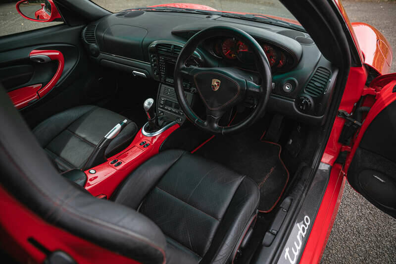 Immagine 2/39 di Porsche 911 Turbo S (2005)