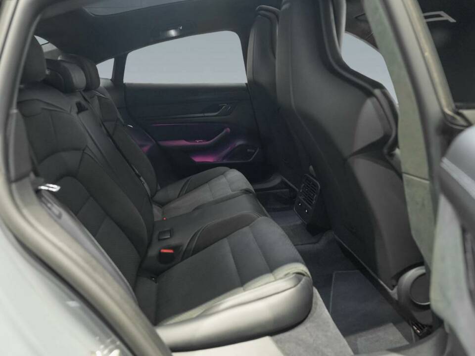 Image 8/16 de Porsche Taycan GTS (2024)